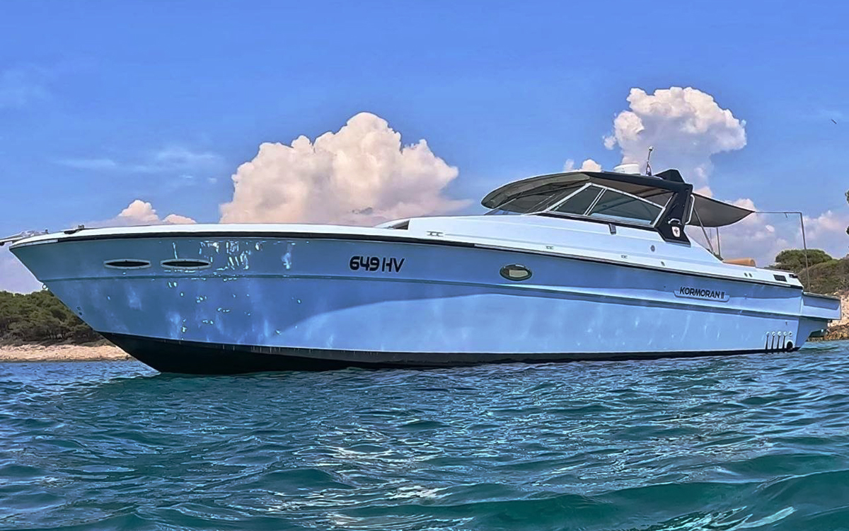 Sea Ray cruiser Hvar